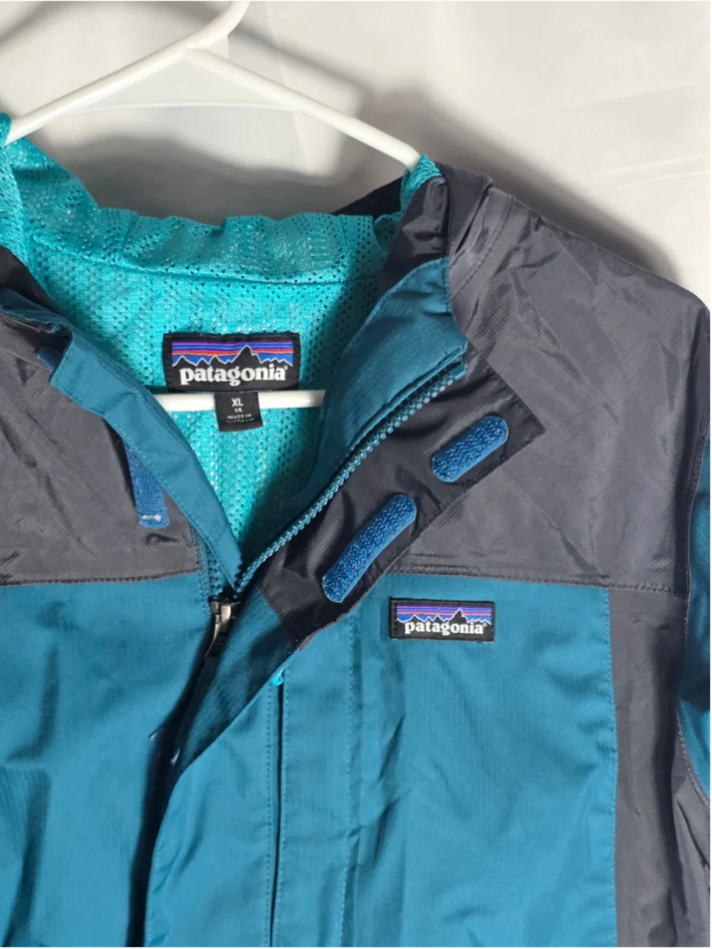 Girls Patagonia Rain Jacket XL Blue and Grey waterproof  hiking camping fashion